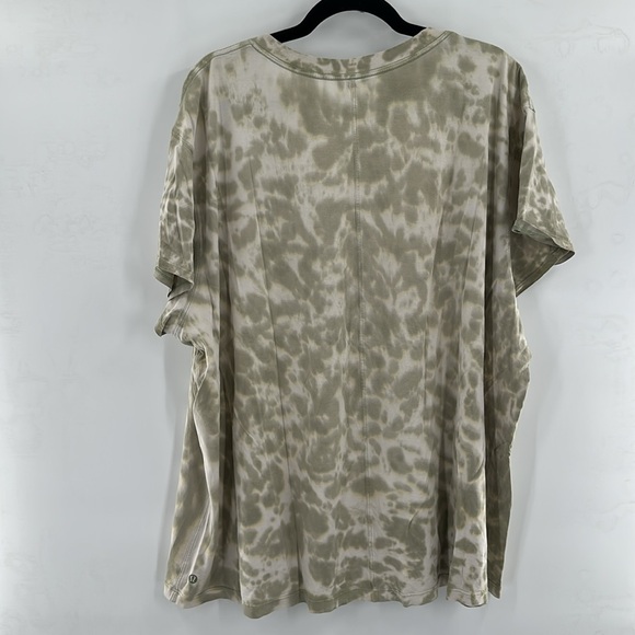 Lululemon All Yours T-shirt Green Camo - Picture 5 of 6